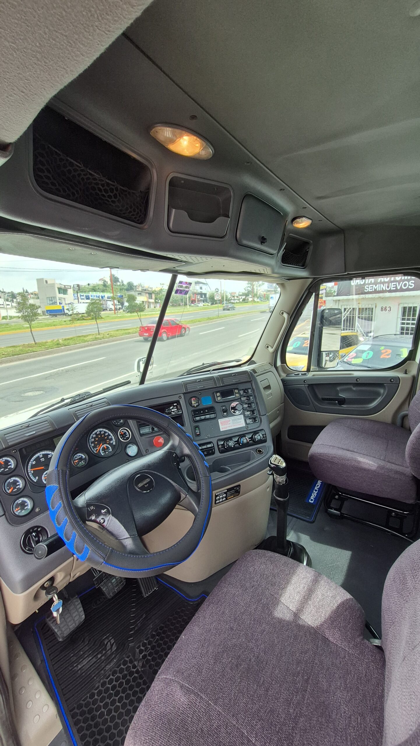 
								Cascadia Daycab Detroit 2016 full									