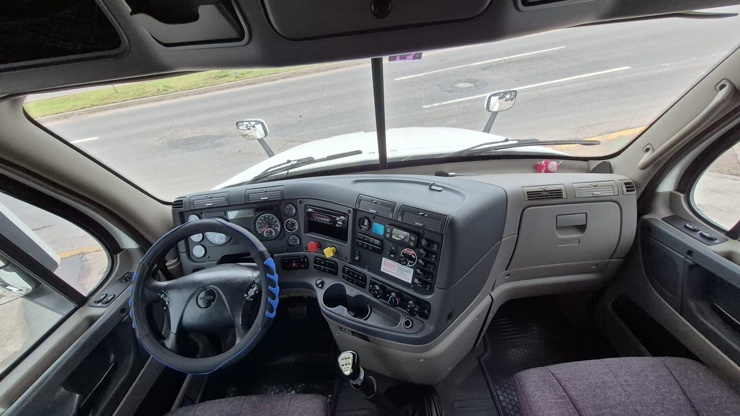 
								Cascadia Daycab Detroit 2016 full									