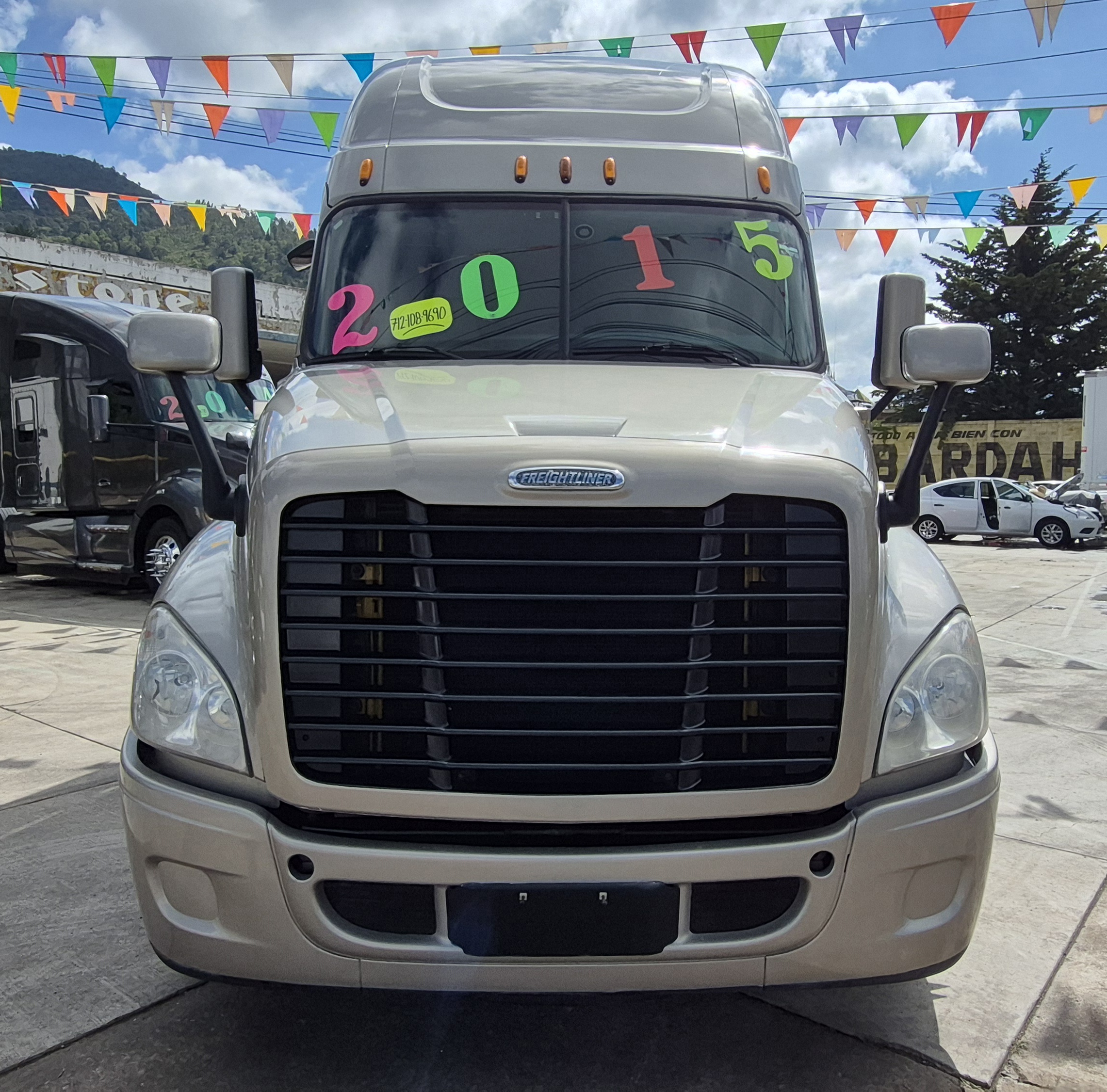 
								Cascadia Freightliner Cummins 2015 full									