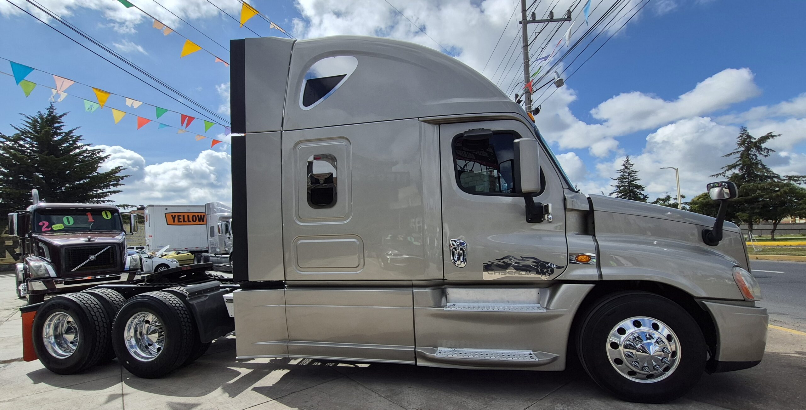 
								Cascadia Freightliner Cummins 2015 full									