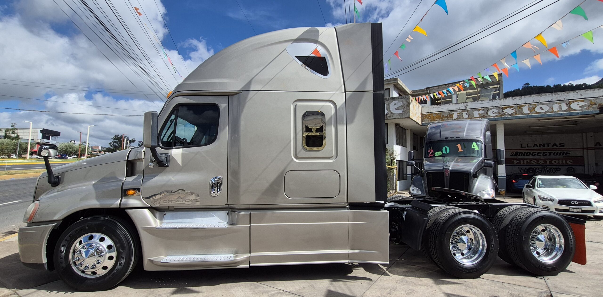 
								Cascadia Freightliner Cummins 2015 full									