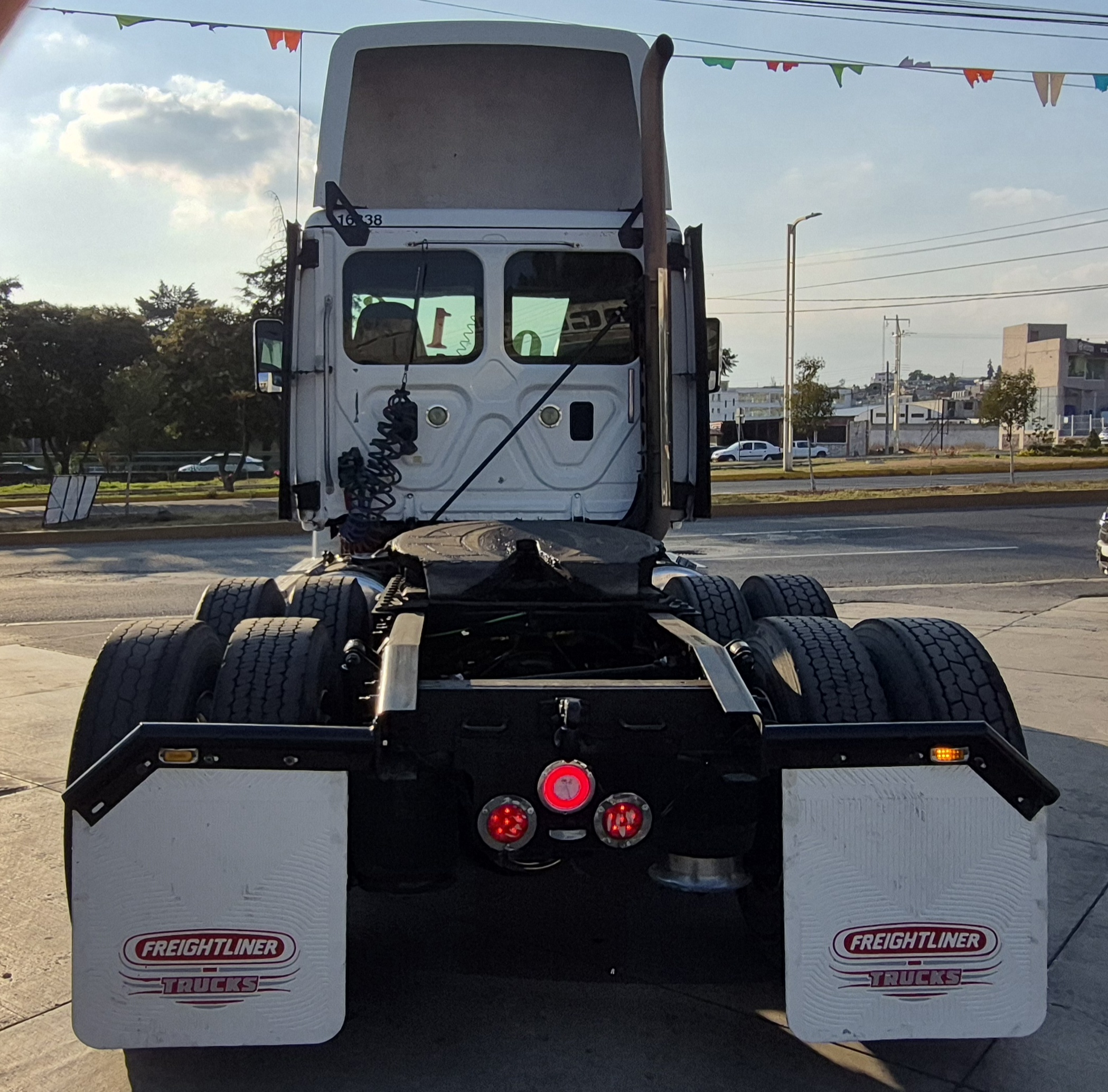 
								Cascadia Daycab Cummis 2016 full									