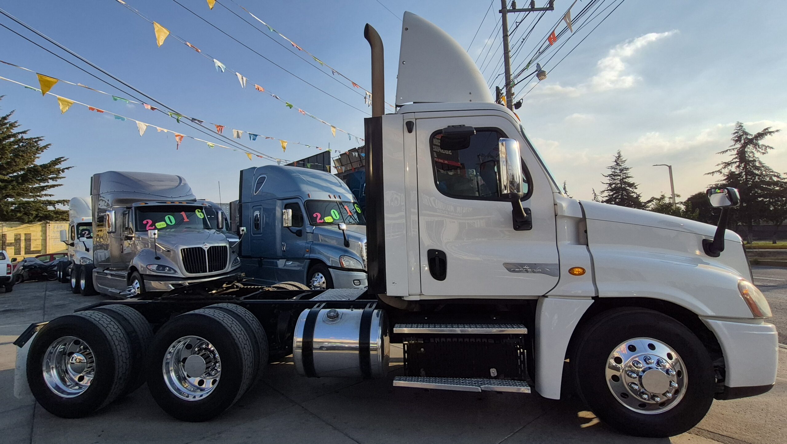 
								Cascadia Daycab Cummis 2016 full									