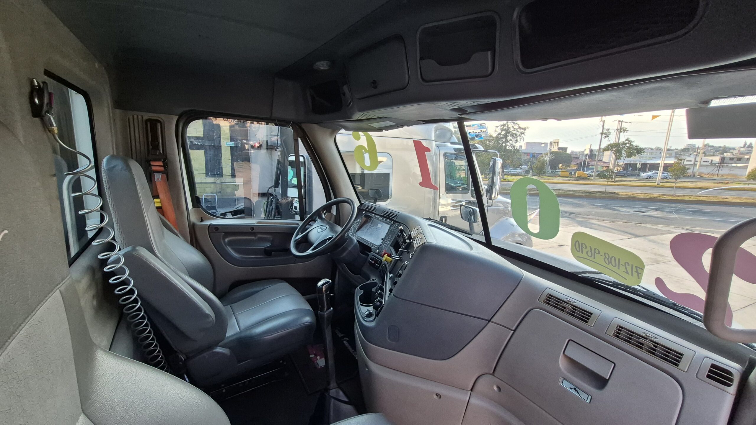 
								Cascadia Daycab Cummis 2016 full									