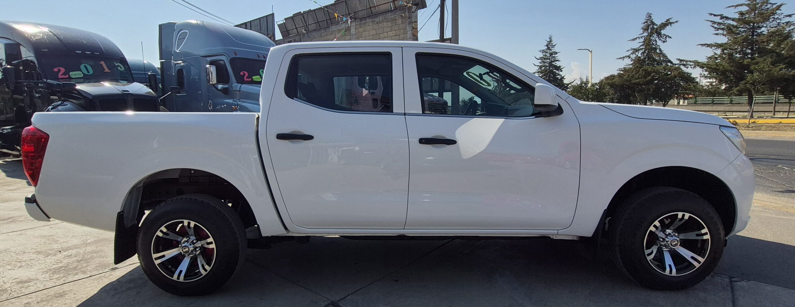 
								2020 Nissan Np300 Doble Cabina Se full									