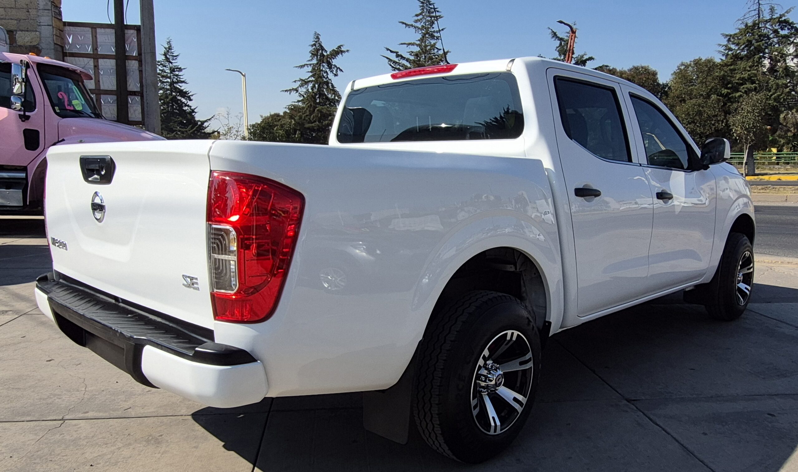 
								2020 Nissan Np300 Doble Cabina Se full									