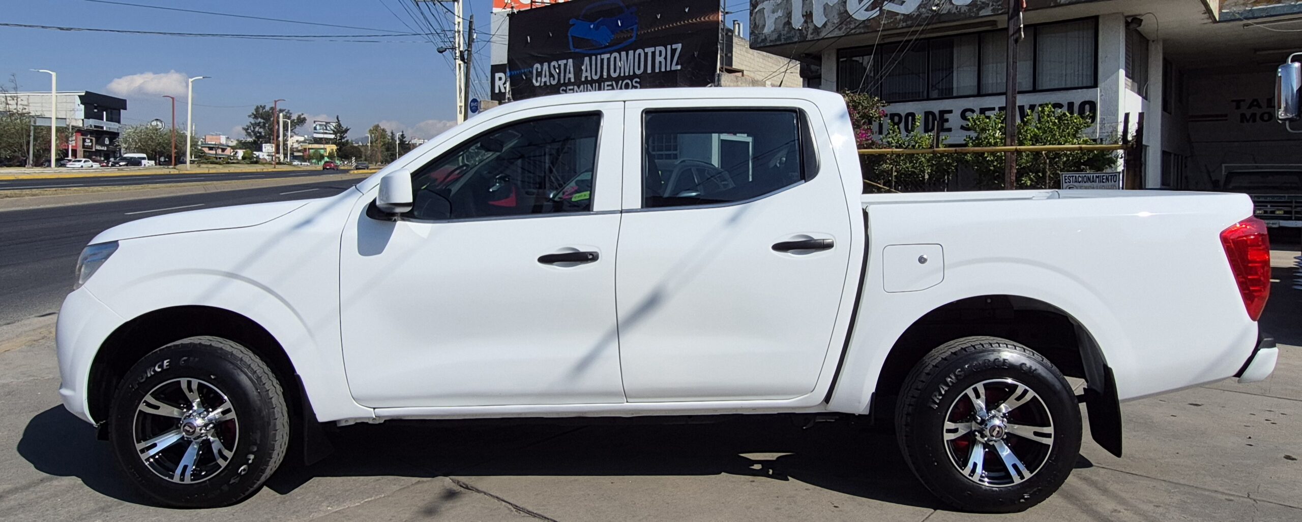 
								2020 Nissan Np300 Doble Cabina Se full									