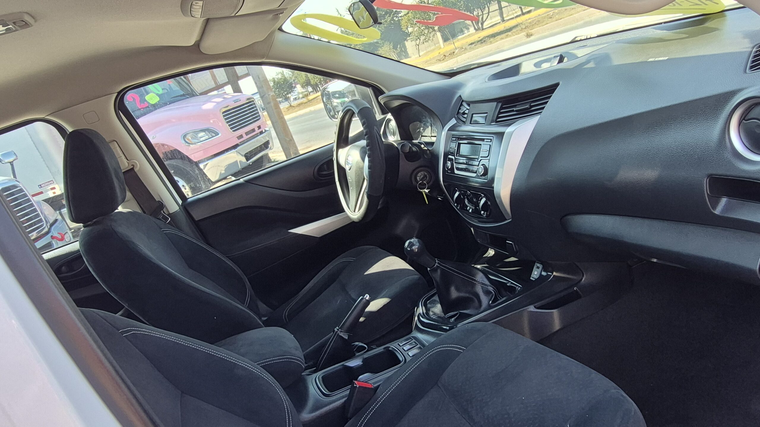 
								2020 Nissan Np300 Doble Cabina Se full									