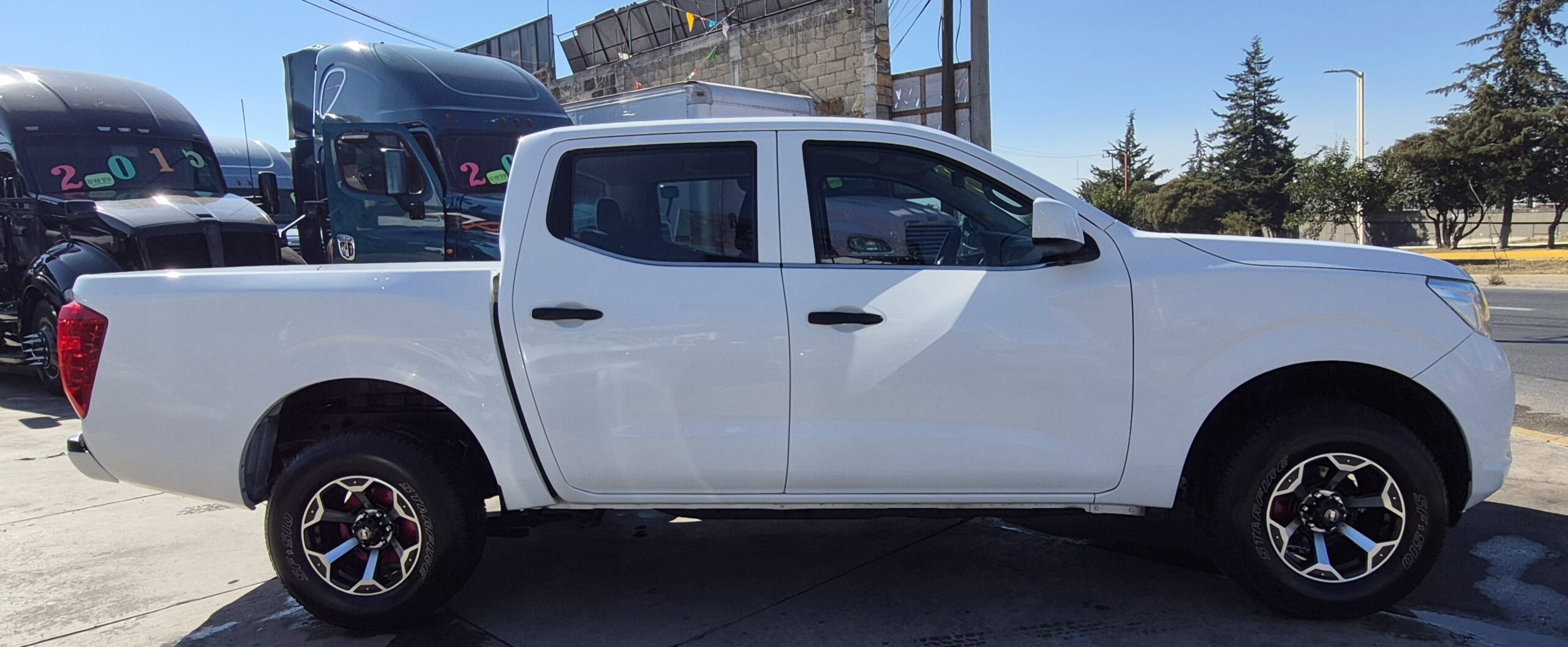 
								2020 Nissan Np300 Doble Cab Se full									