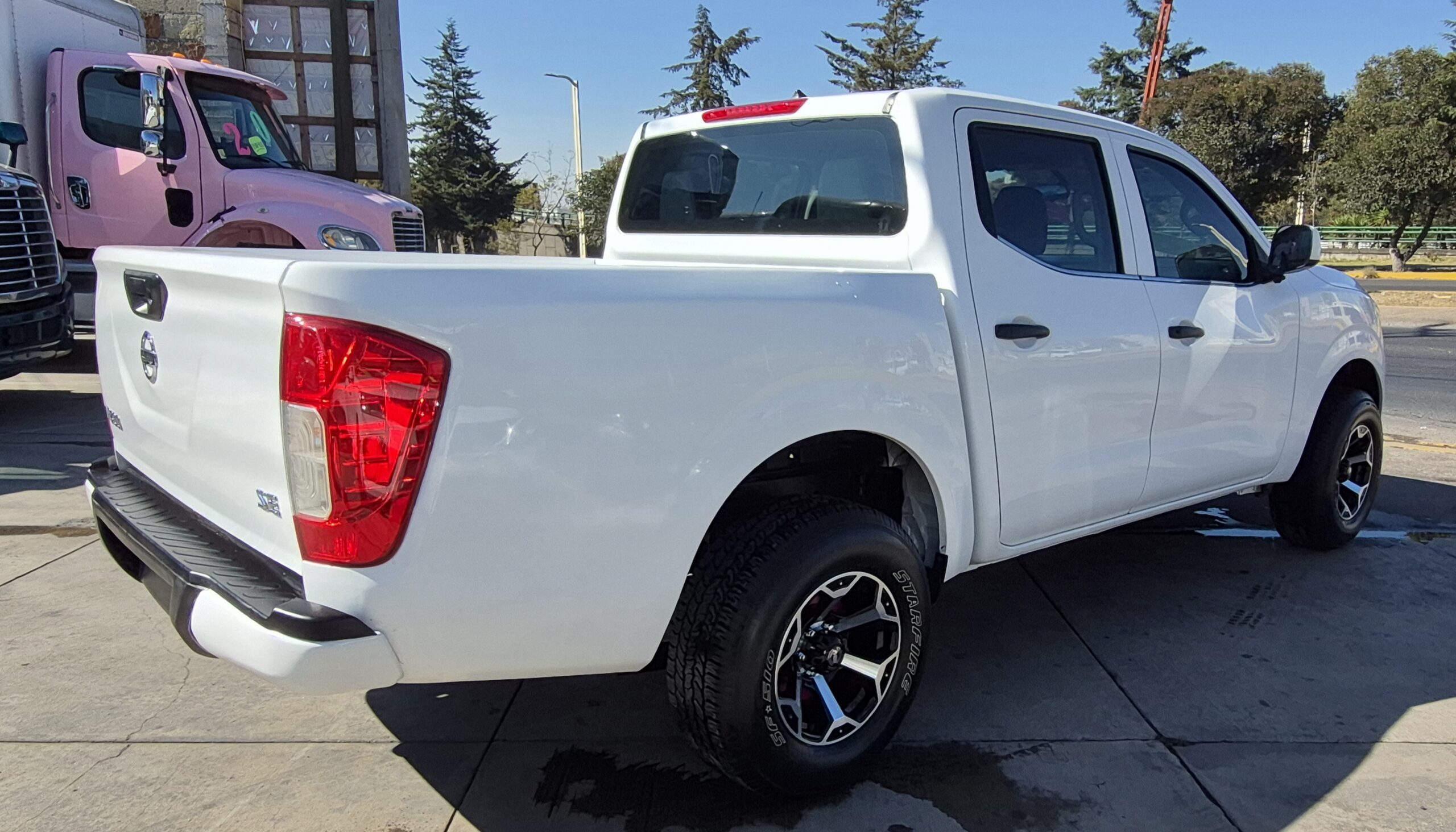 
								2020 Nissan Np300 Doble Cab Se full									