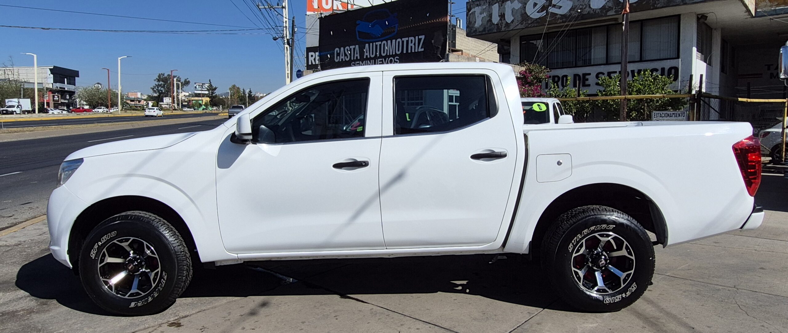 
								2020 Nissan Np300 Doble Cab Se full									