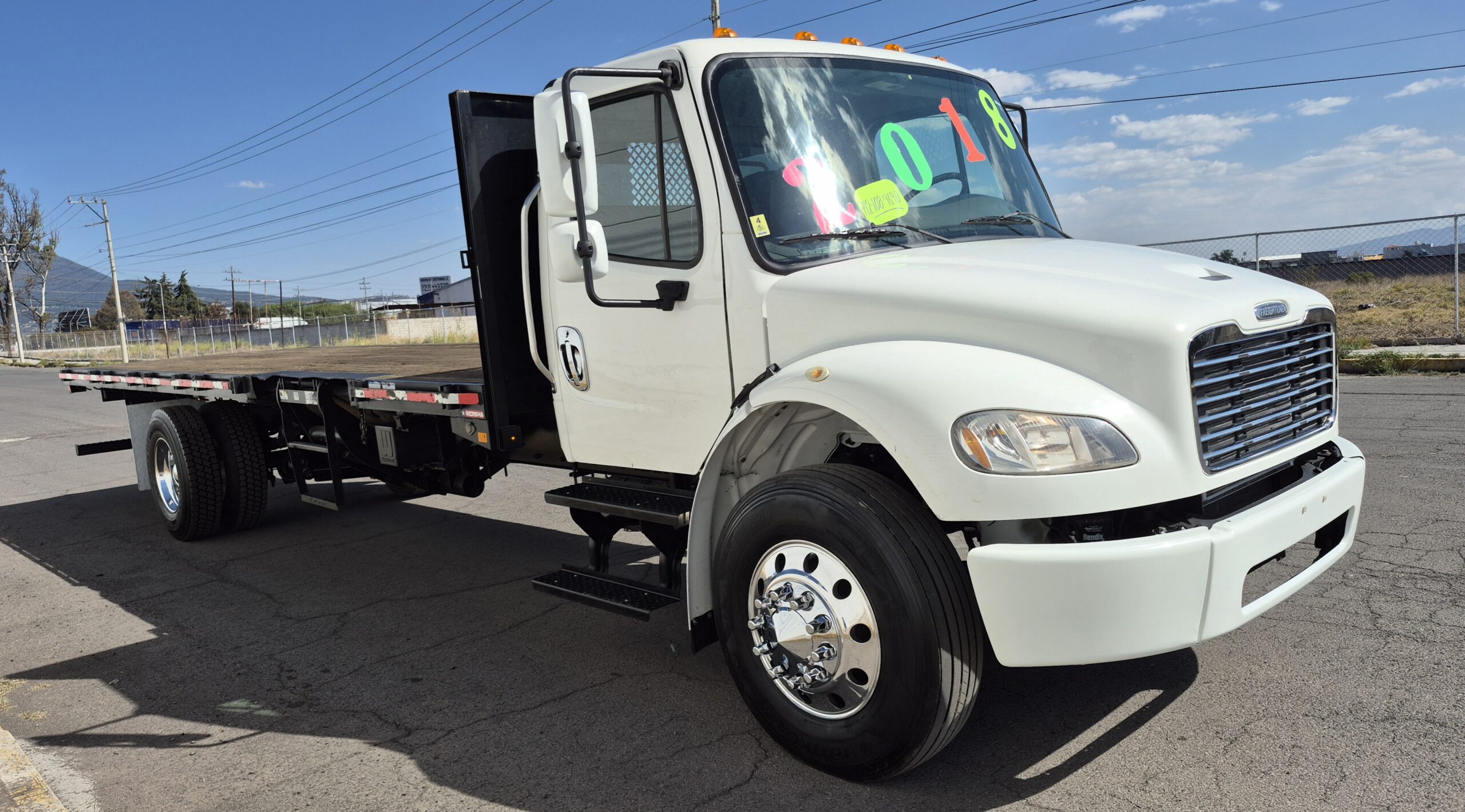 
								2018 Freightliner M2 Rabon con Plataforma full									