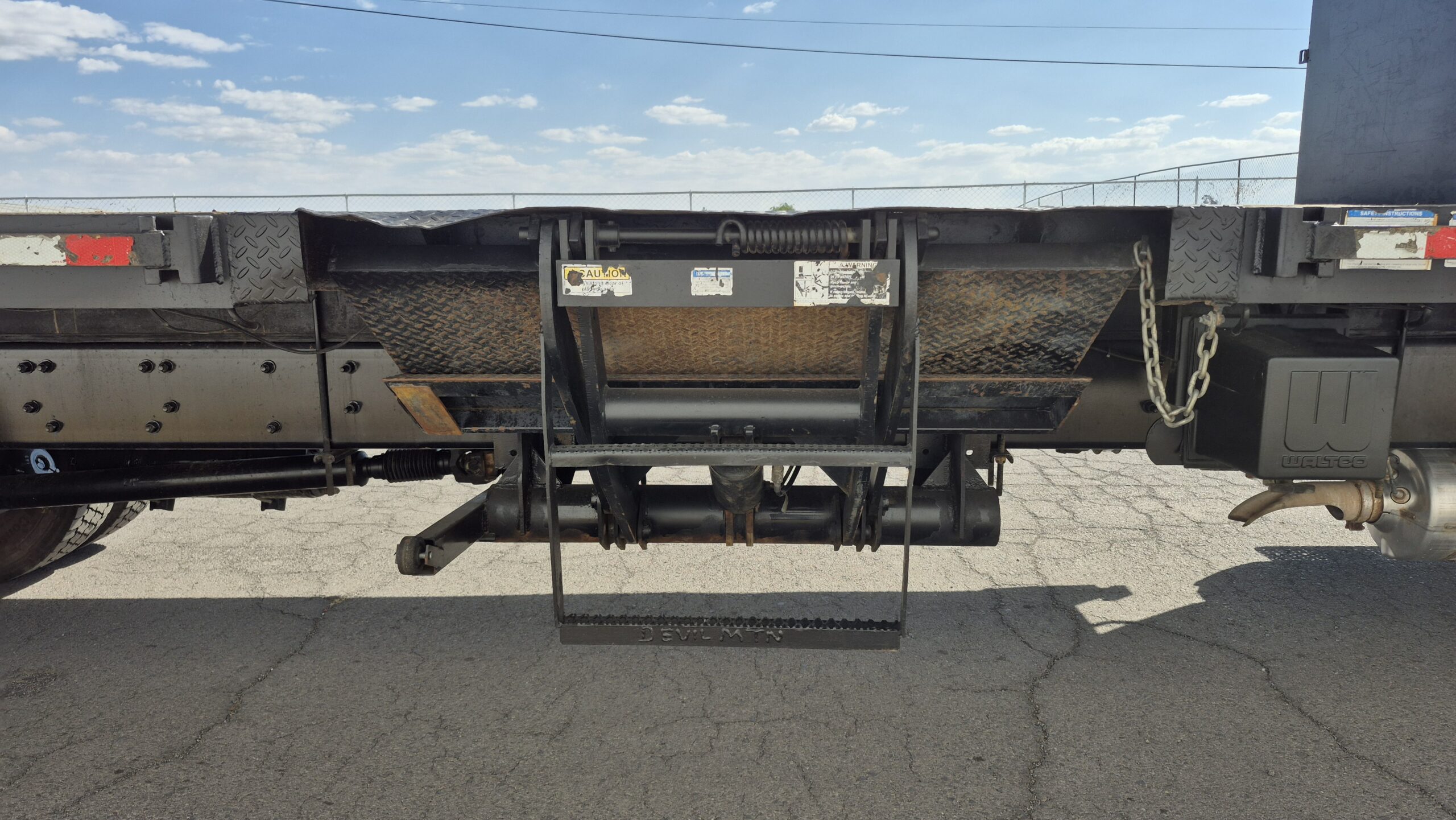 
								2018 Freightliner M2 Rabon con Plataforma full									