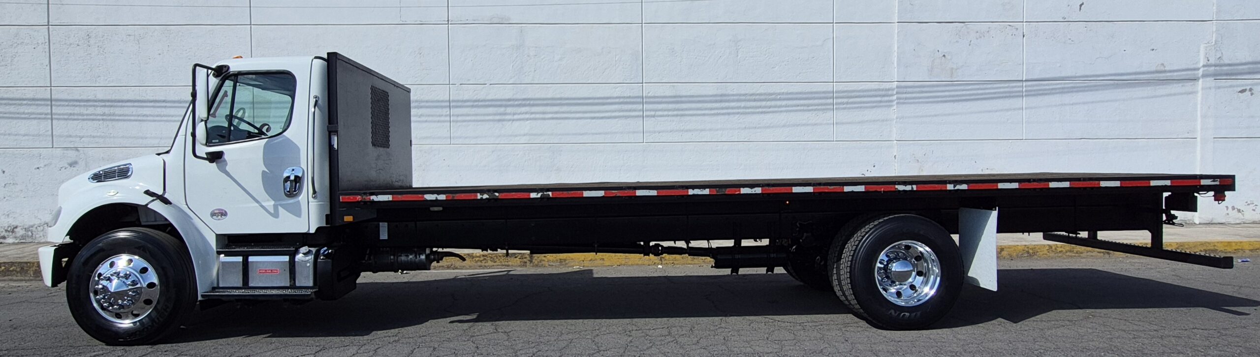 
								2018 Freightliner M2 Rabon con Plataforma full									