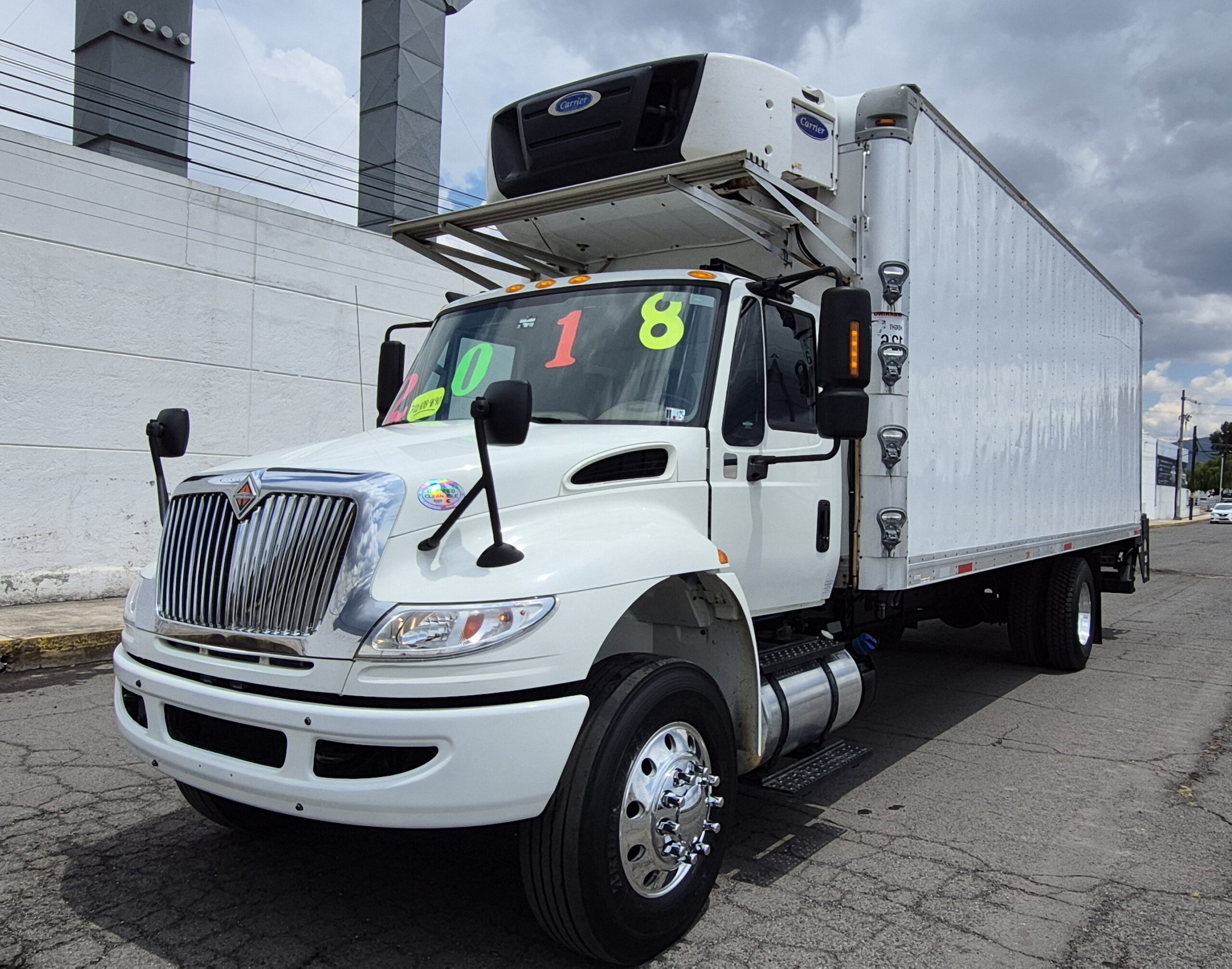 
								2018 International Durastar 4300 full									