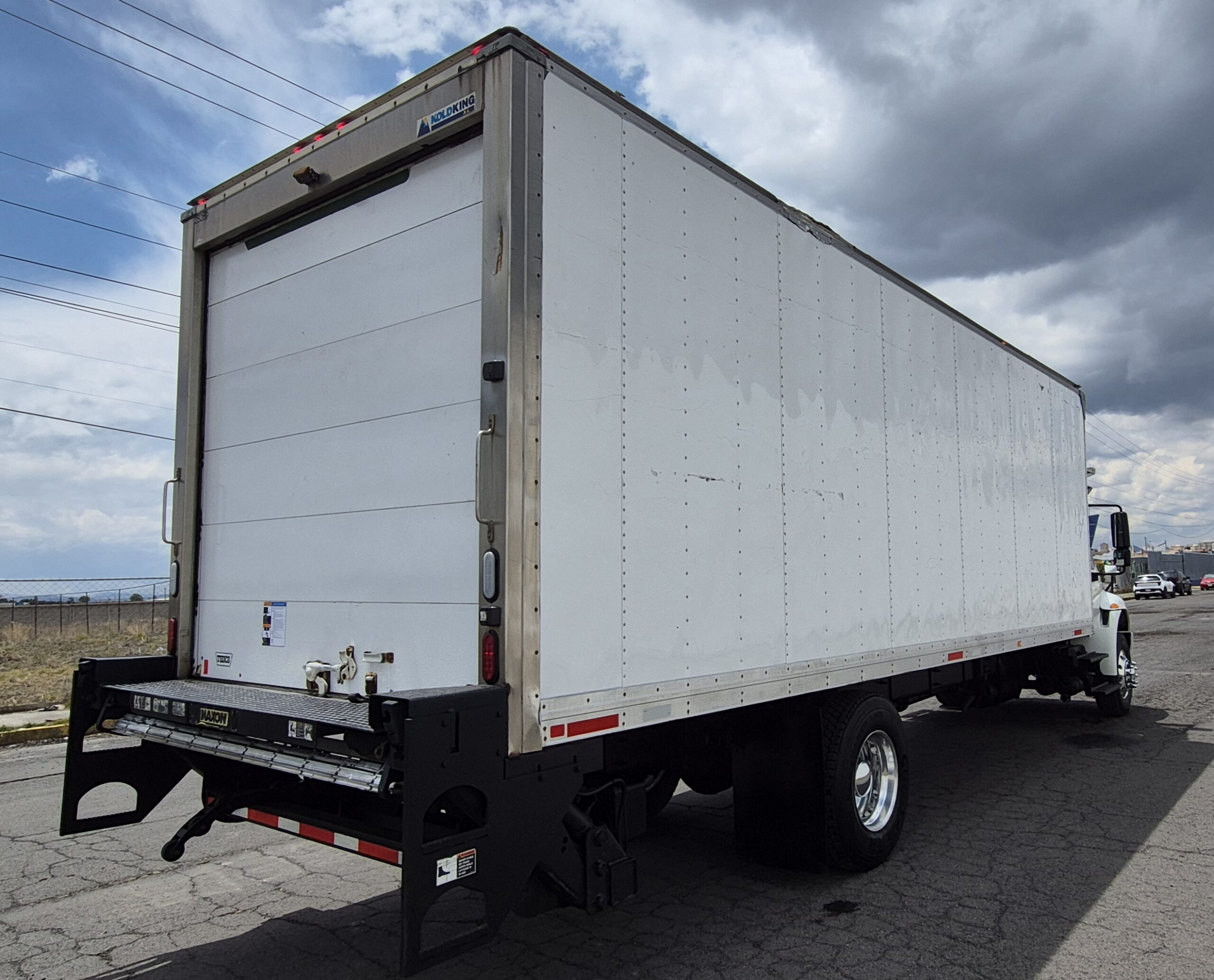 
								2018 International Durastar 4300 full									