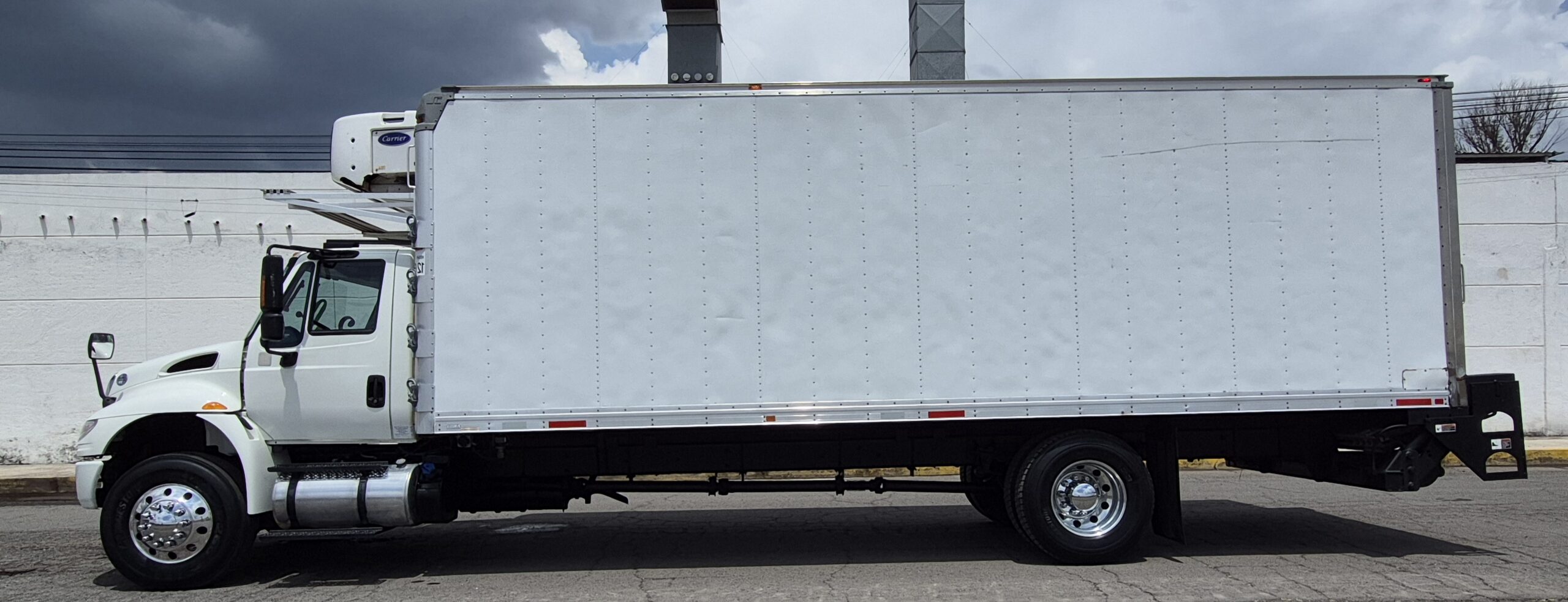 
								2018 International Durastar 4300 full									