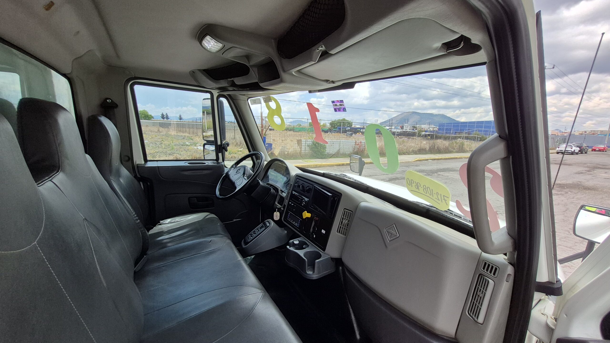 
								2018 International Durastar 4300 full									