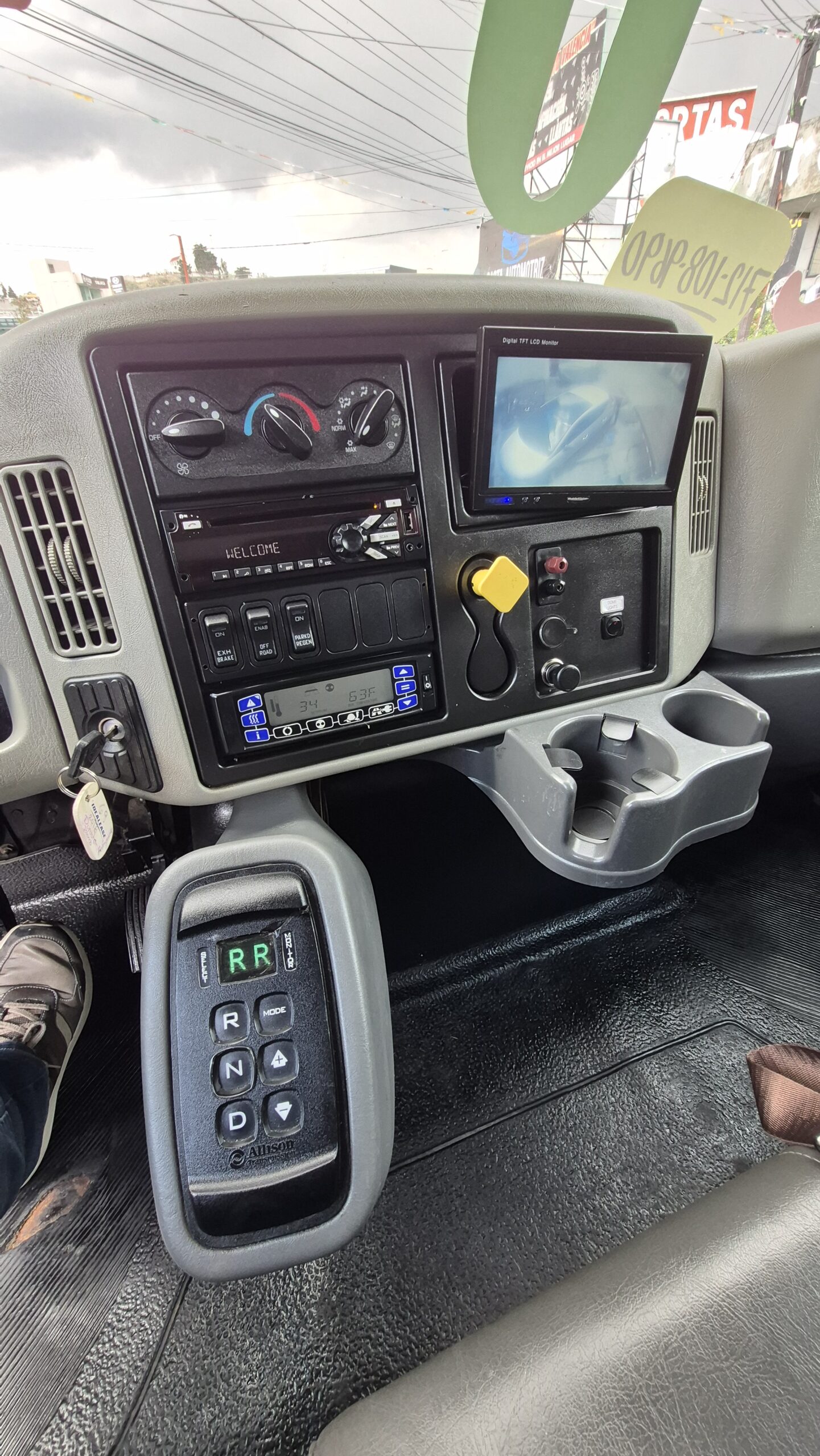 
								2018 International Durastar 4300 full									
