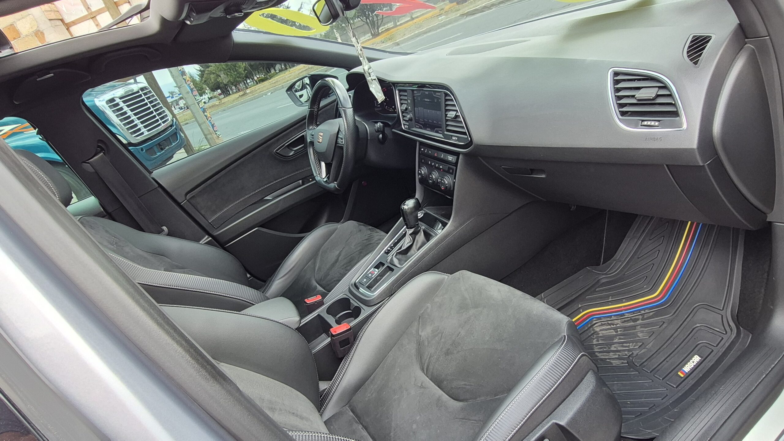 
								2020 Seat Leon Cupra 290Hp full									