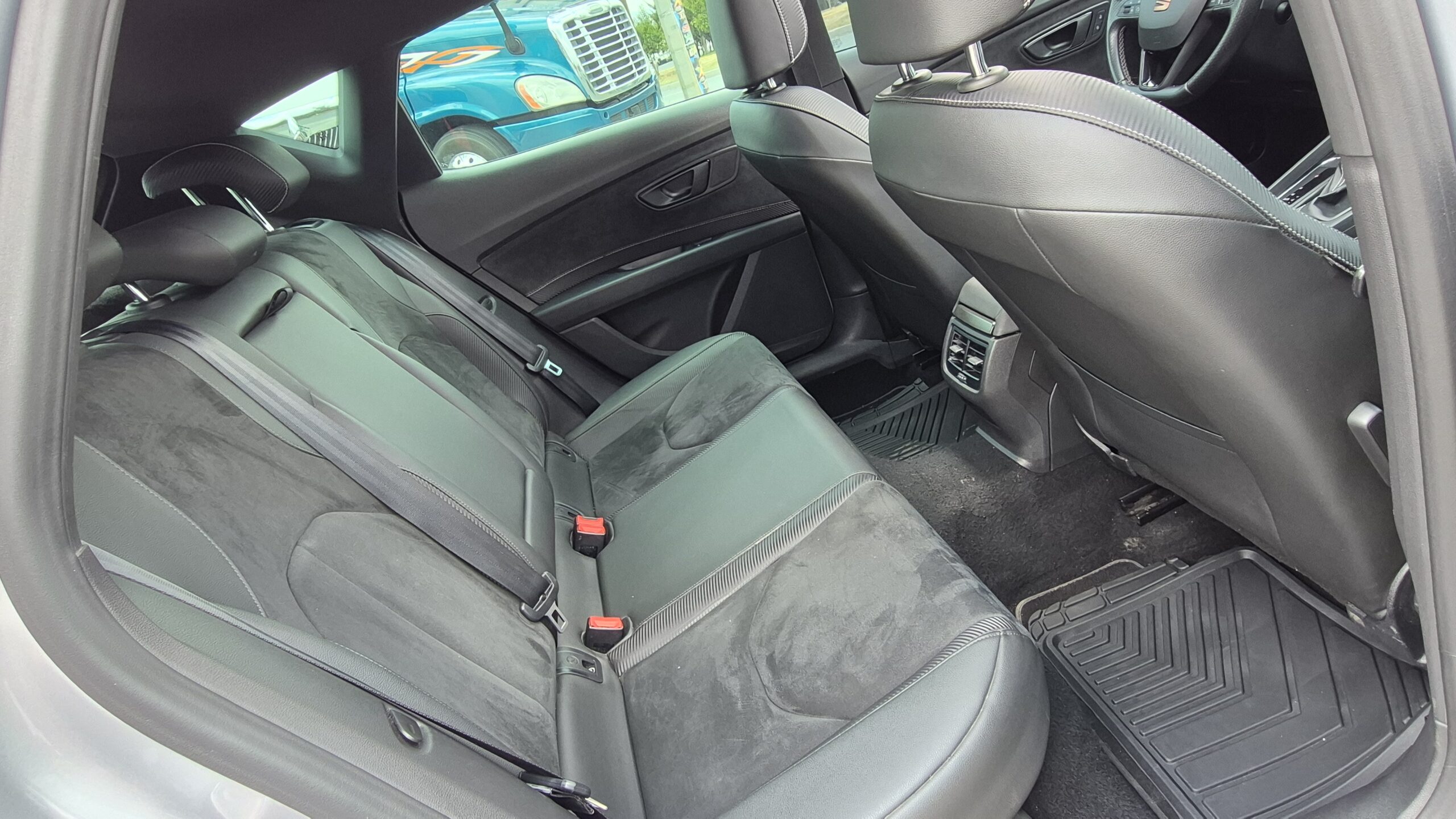 
								2020 Seat Leon Cupra 290Hp full									