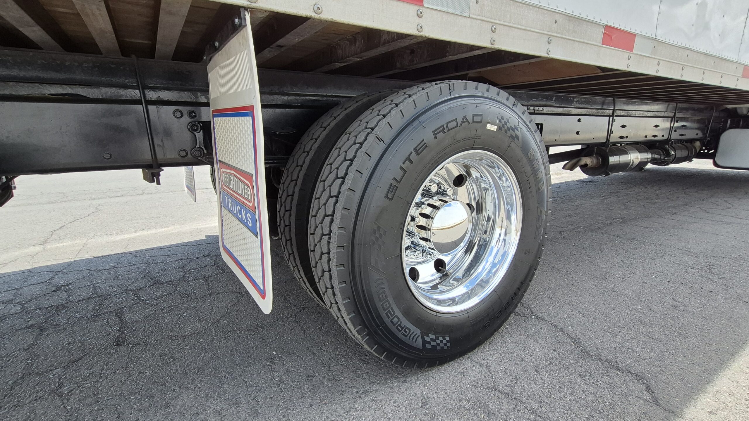 
								2013 Freightliner M2 Rabon Caja Seca full									