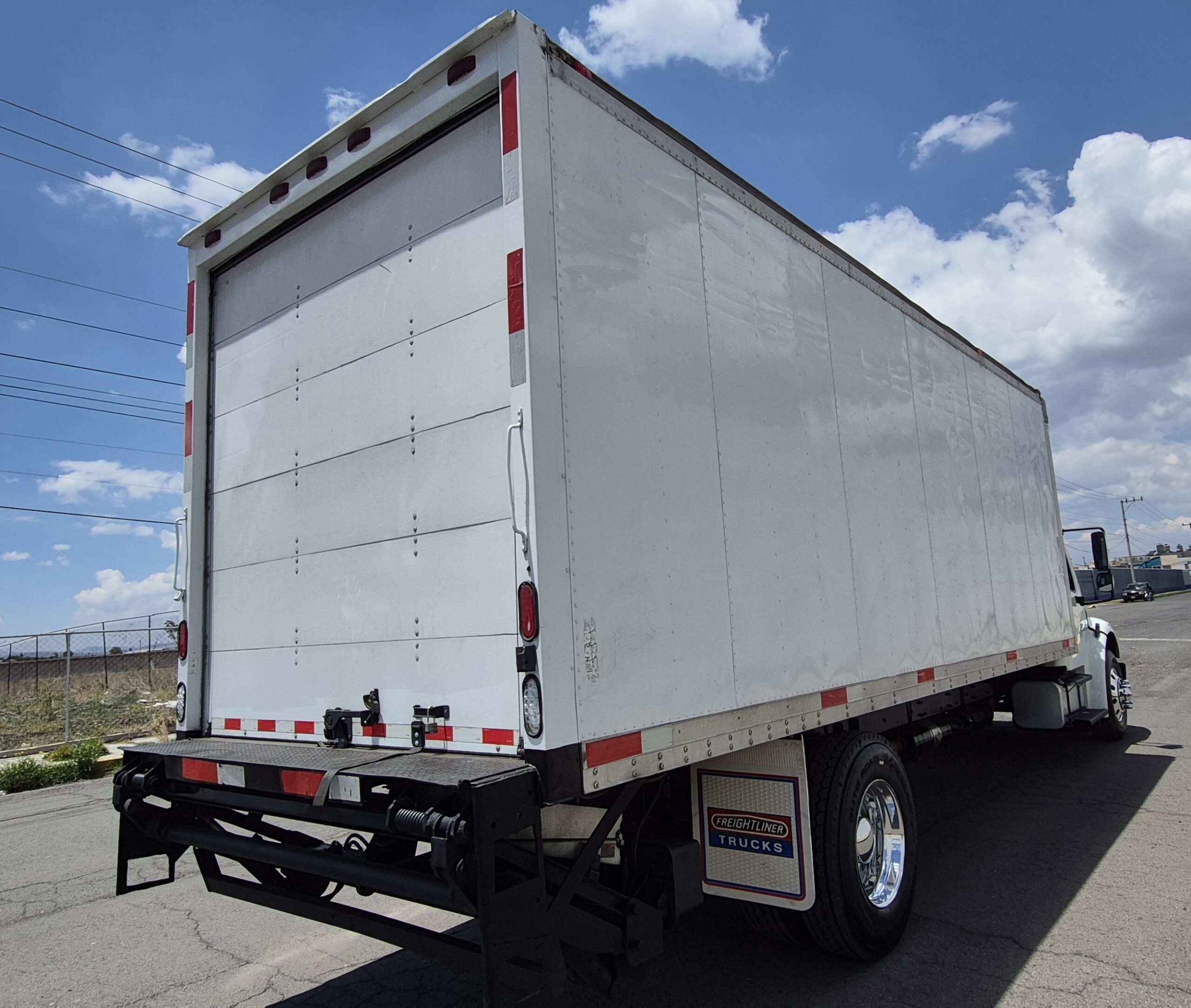
								2013 Freightliner M2 Rabon Caja Seca full									
