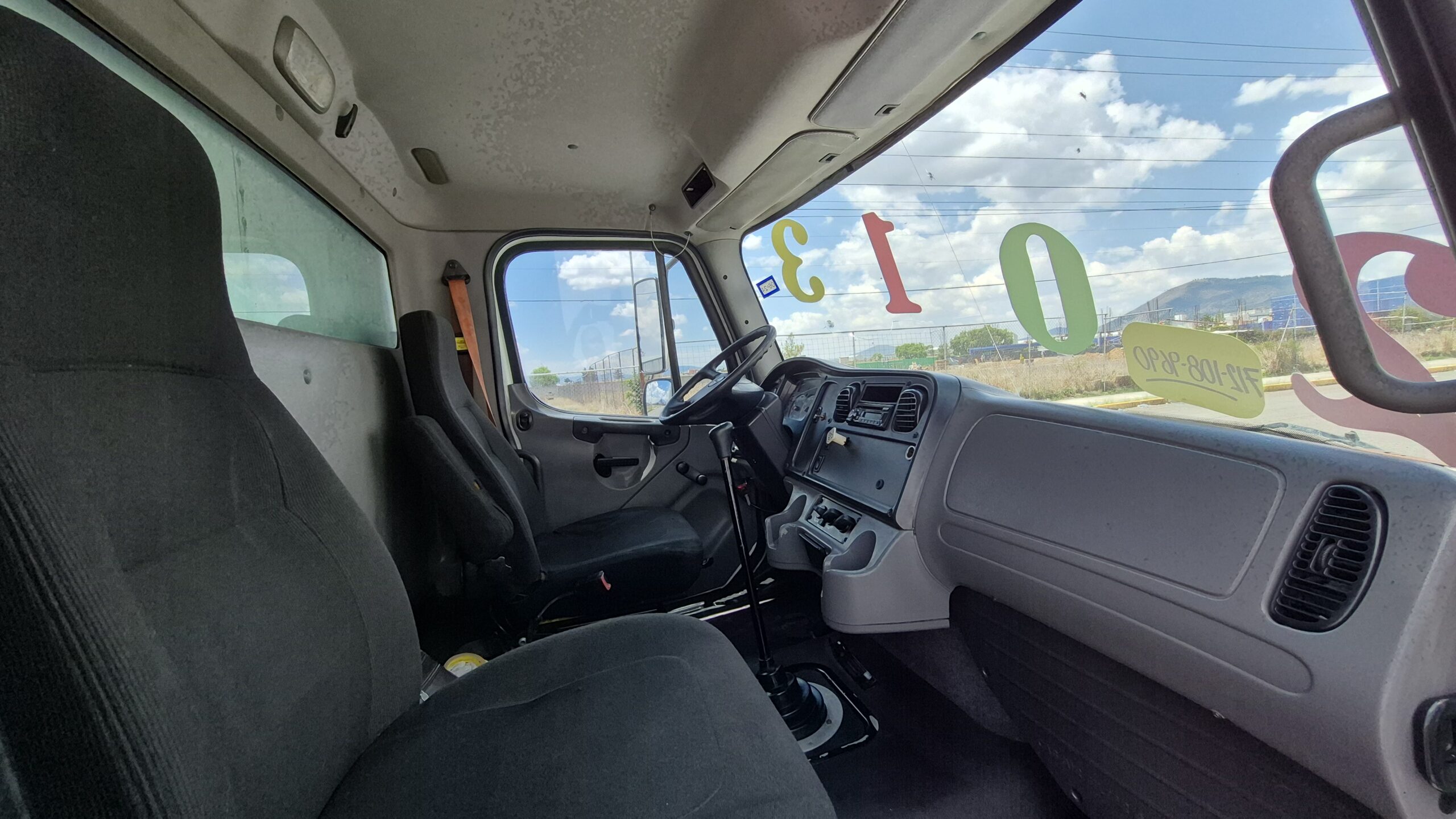 
								2013 Freightliner M2 Rabon Caja Seca full									