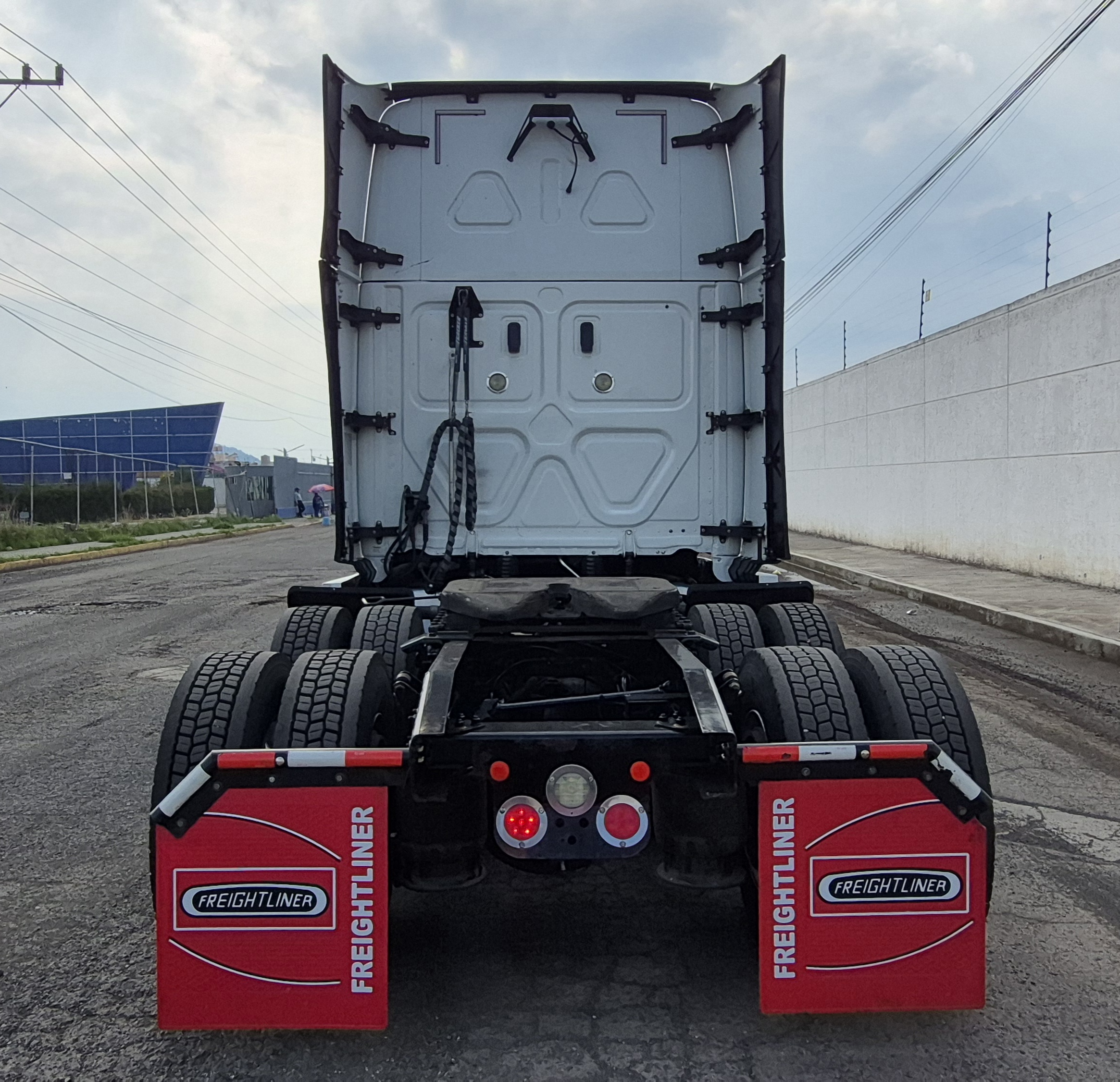 
								2018 Freightliner Cascadia Evolution full									