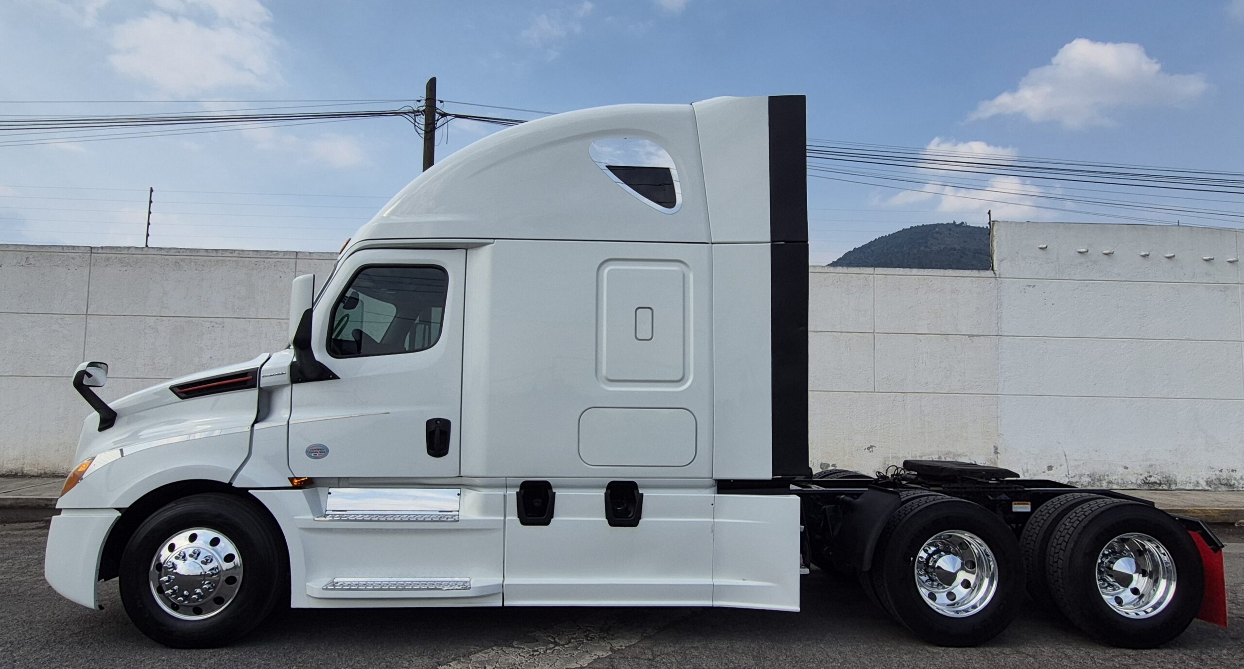 
								2018 Freightliner Cascadia Evolution full									