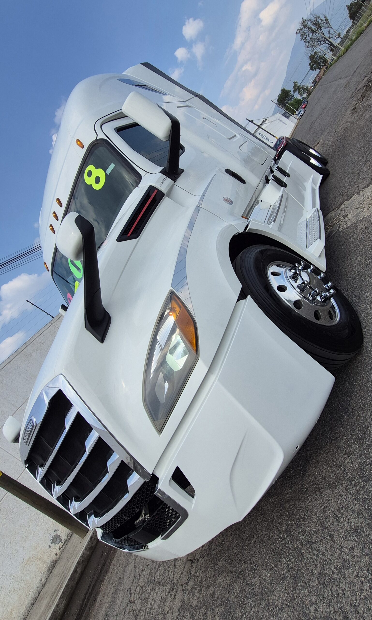 
								2018 Freightliner Cascadia Evolution full									