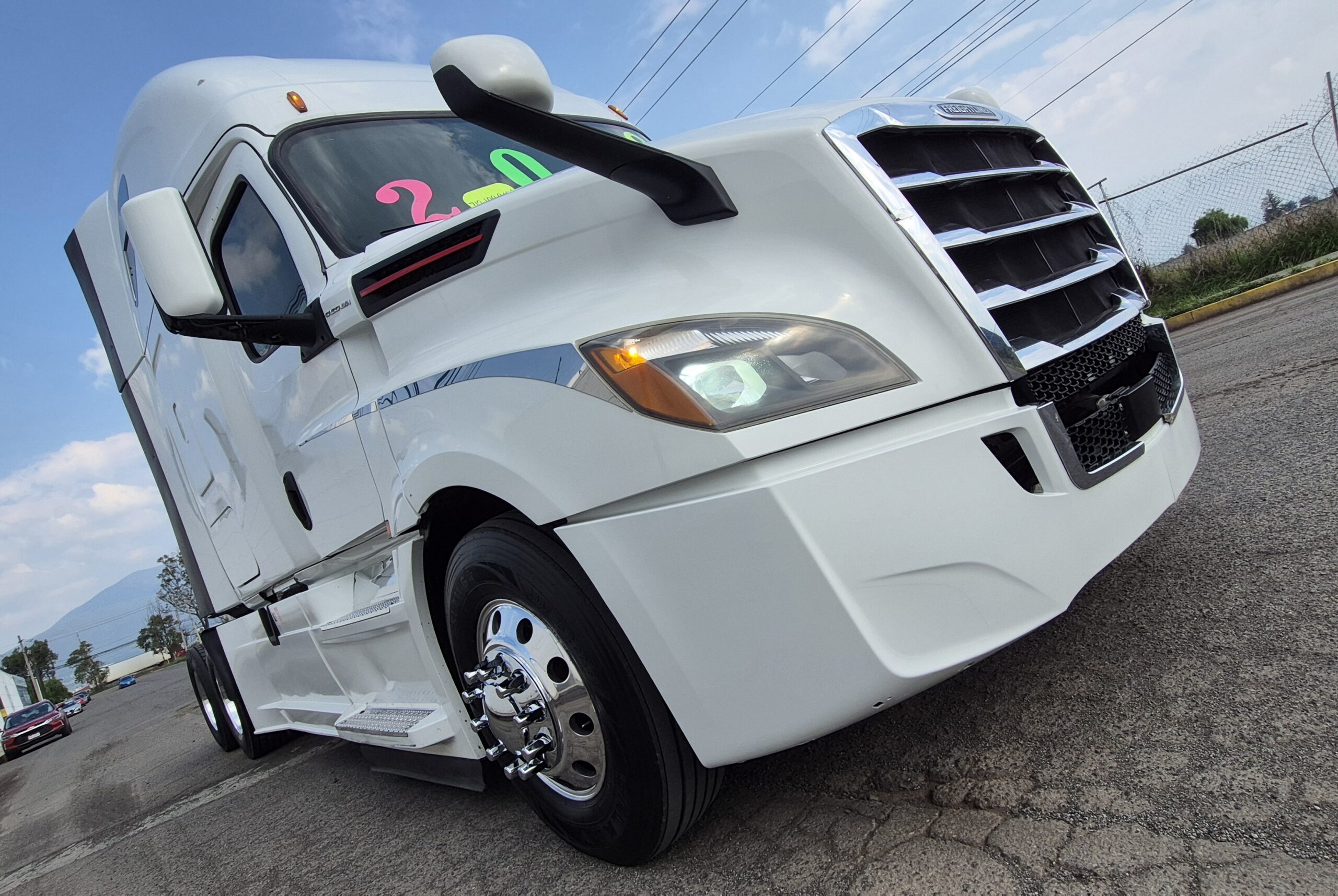 
								2018 Freightliner Cascadia Evolution full									