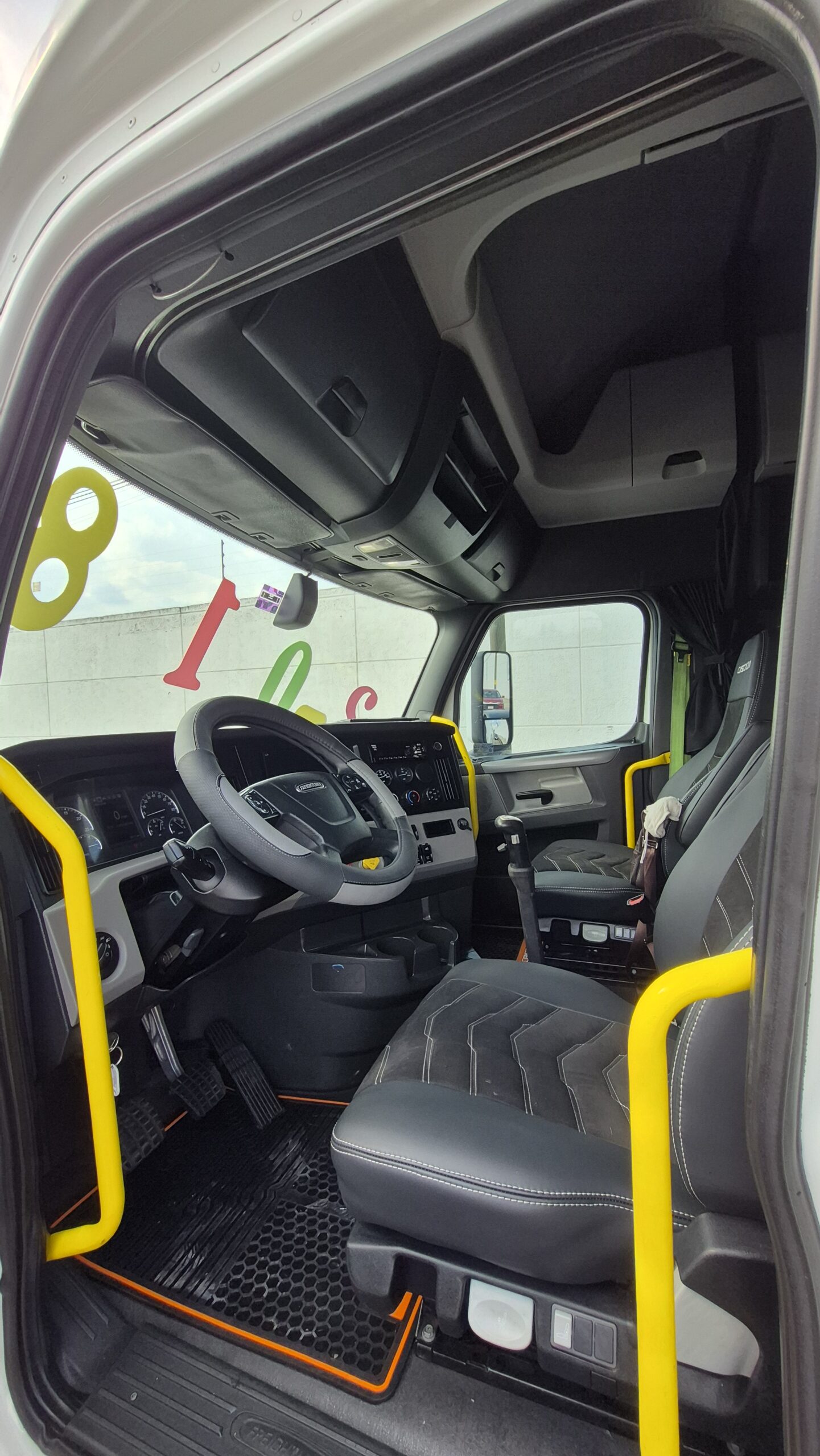 
								2018 Freightliner Cascadia Evolution full									