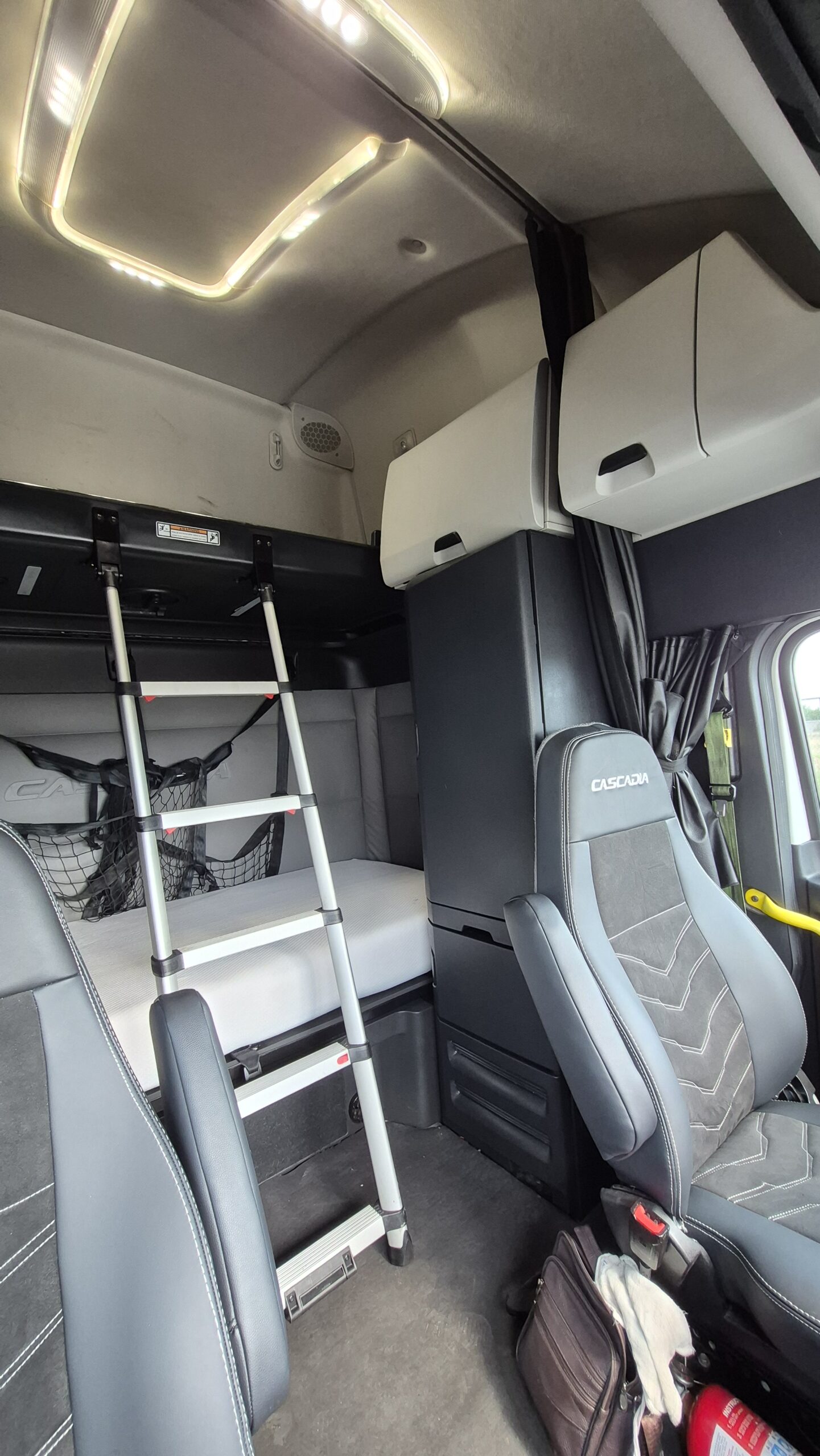 
								2018 Freightliner Cascadia Evolution full									