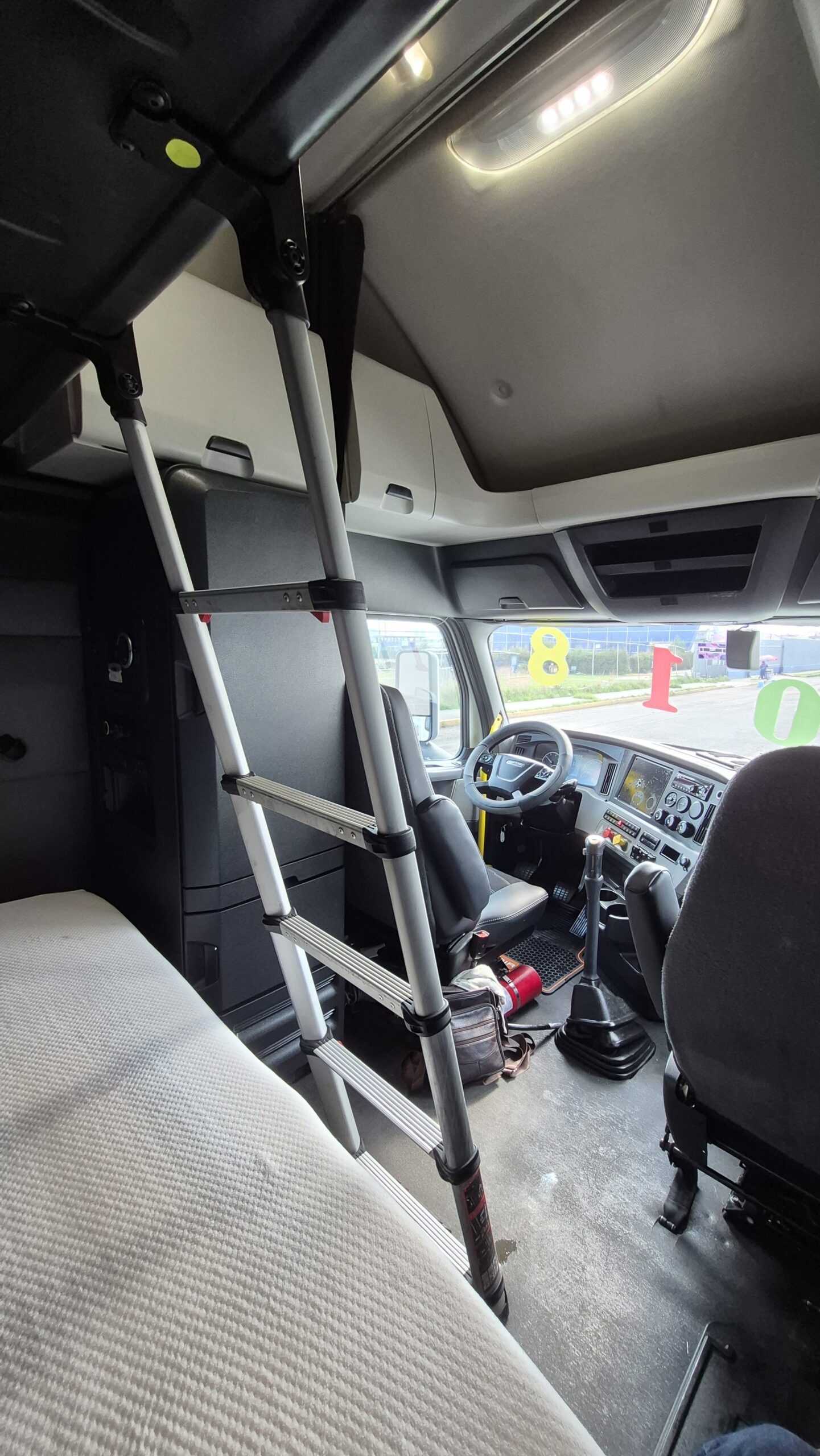 
								2018 Freightliner Cascadia Evolution full									