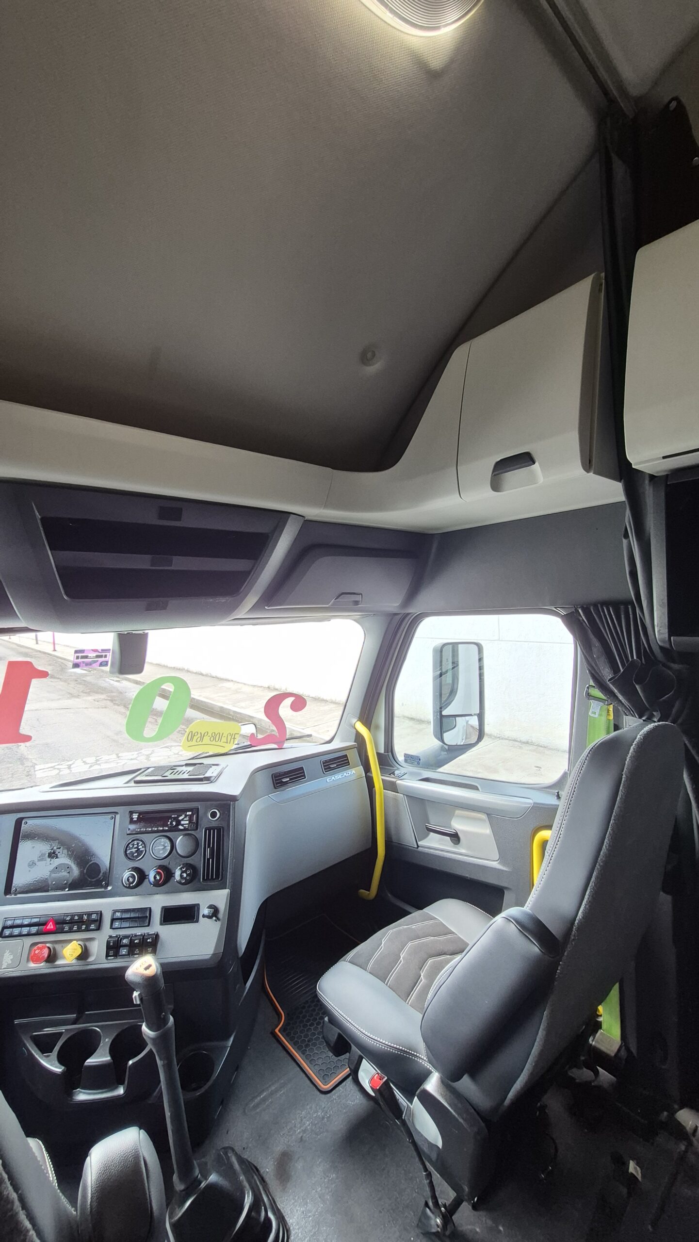 
								2018 Freightliner Cascadia Evolution full									