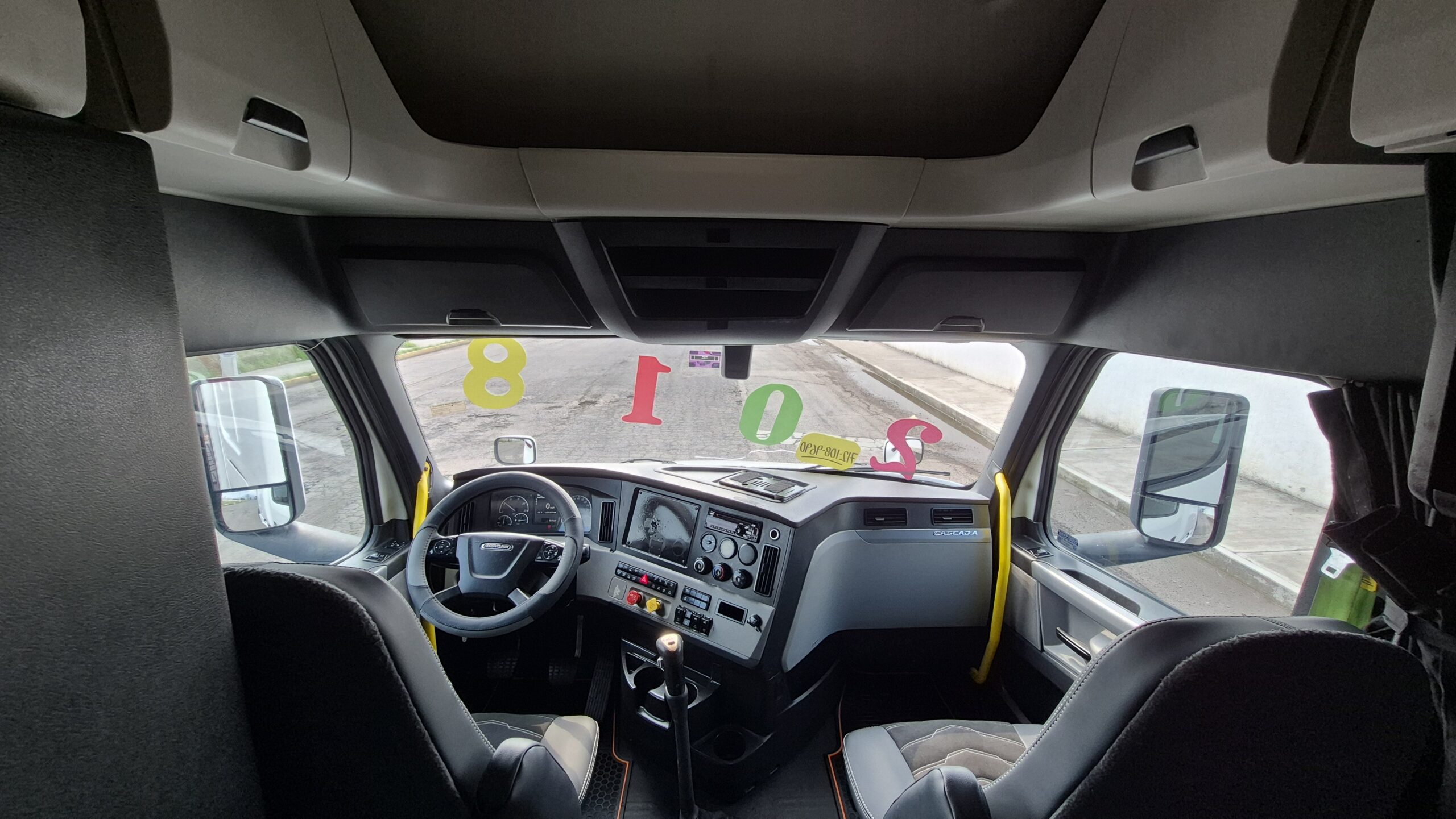 
								2018 Freightliner Cascadia Evolution full									
