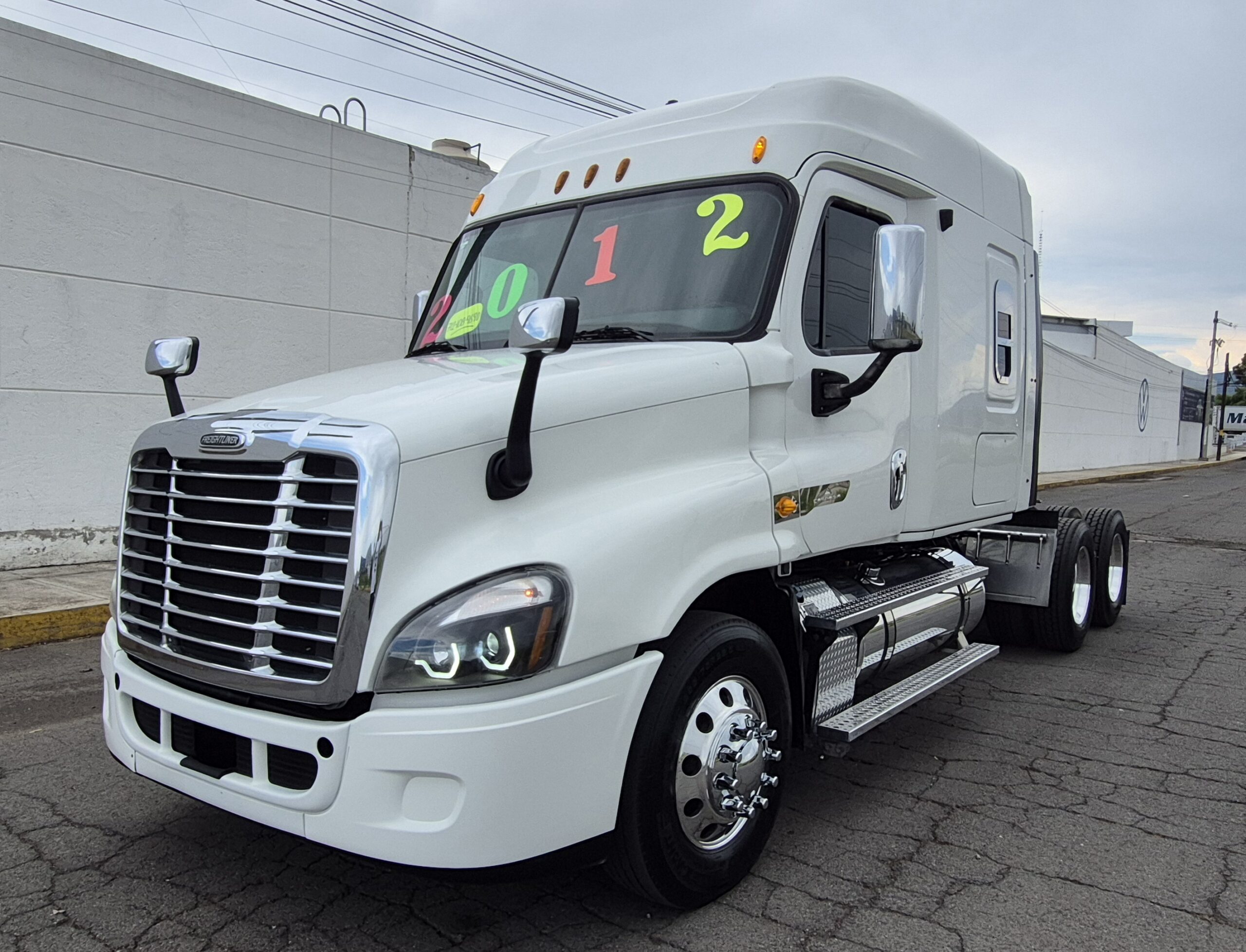 
								2012 Freightliner Cascadia full									