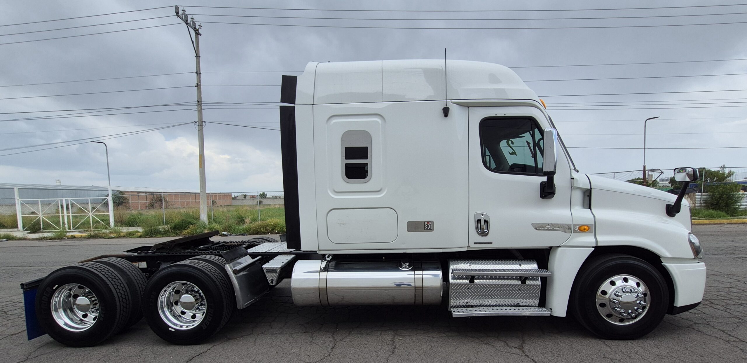 
								2012 Freightliner Cascadia full									