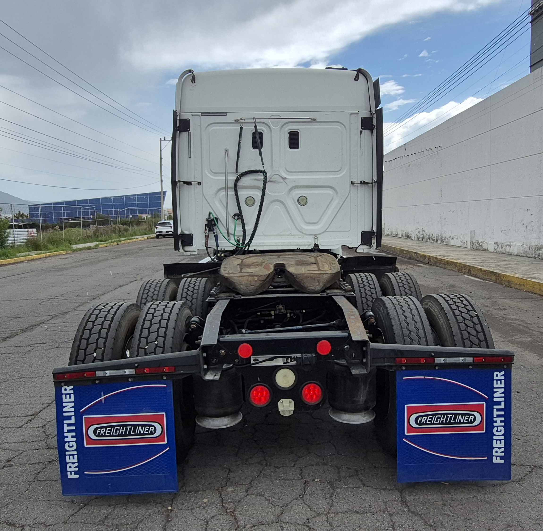 
								2012 Freightliner Cascadia full									
