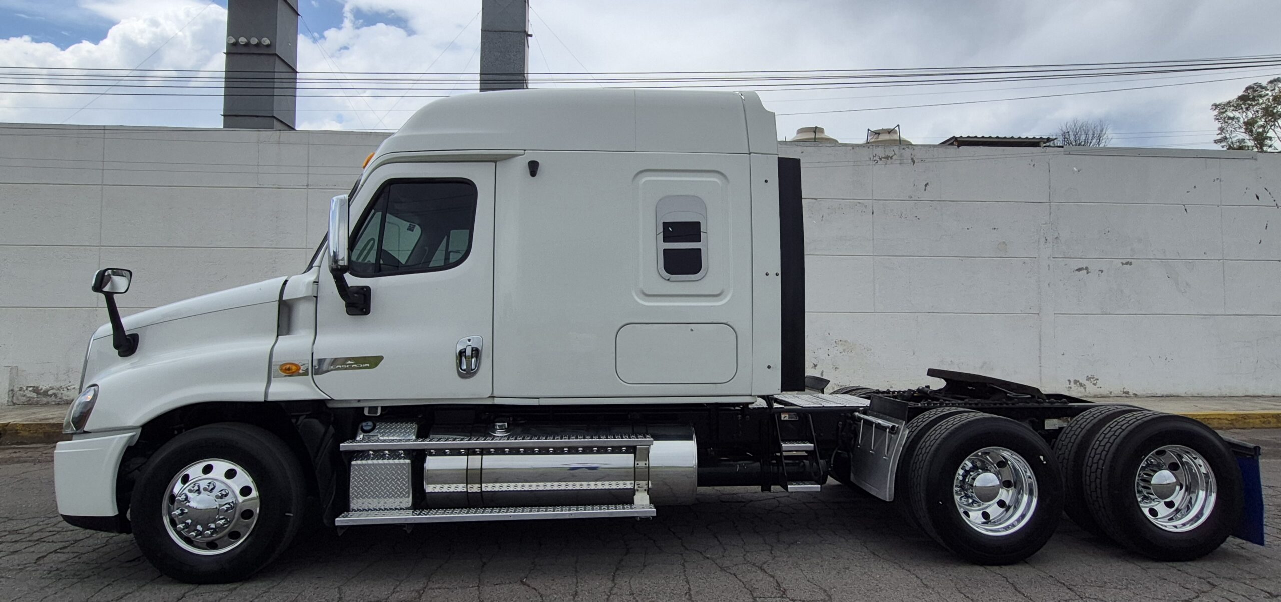 
								2012 Freightliner Cascadia full									