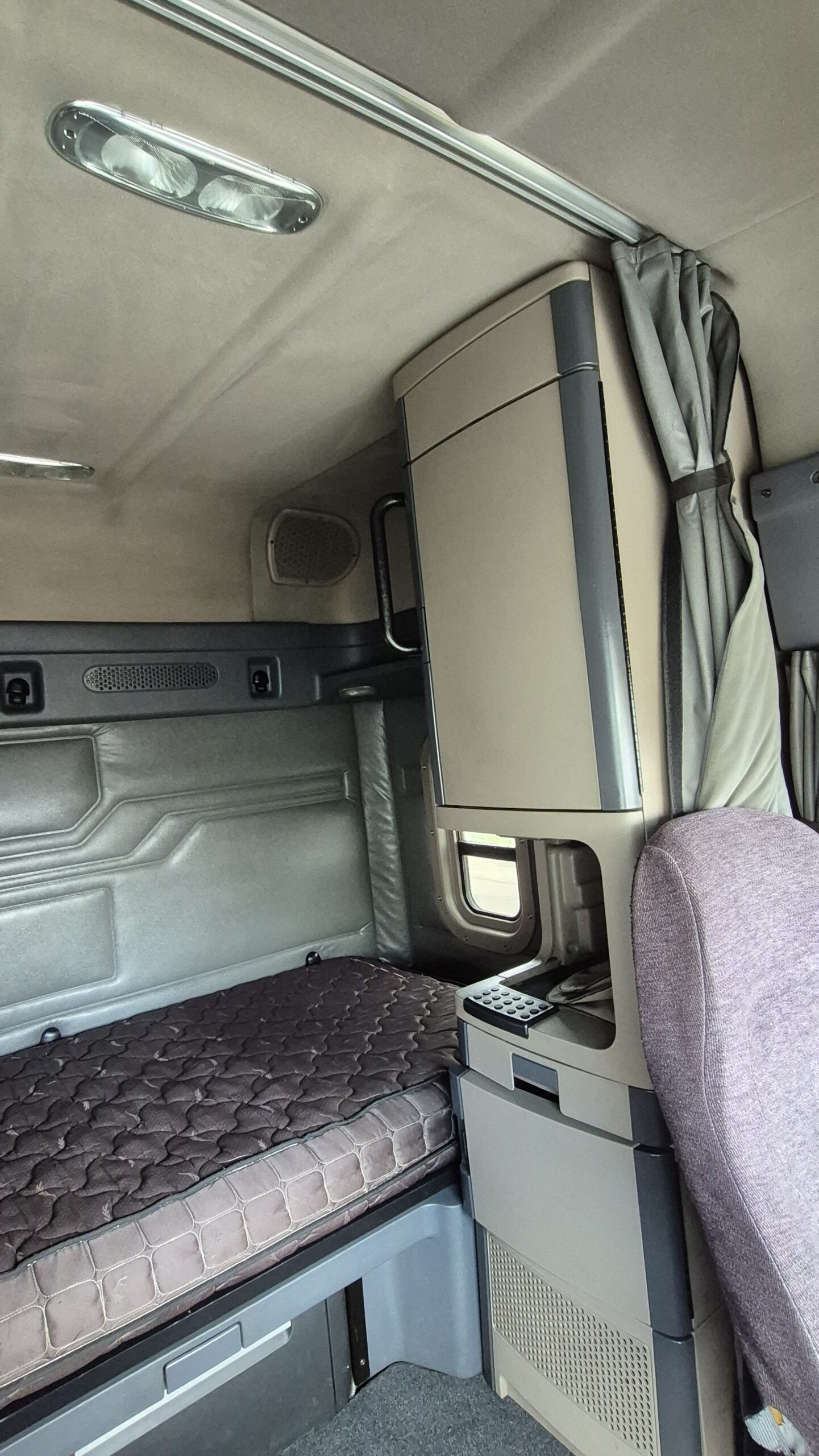 
								2012 Freightliner Cascadia full									