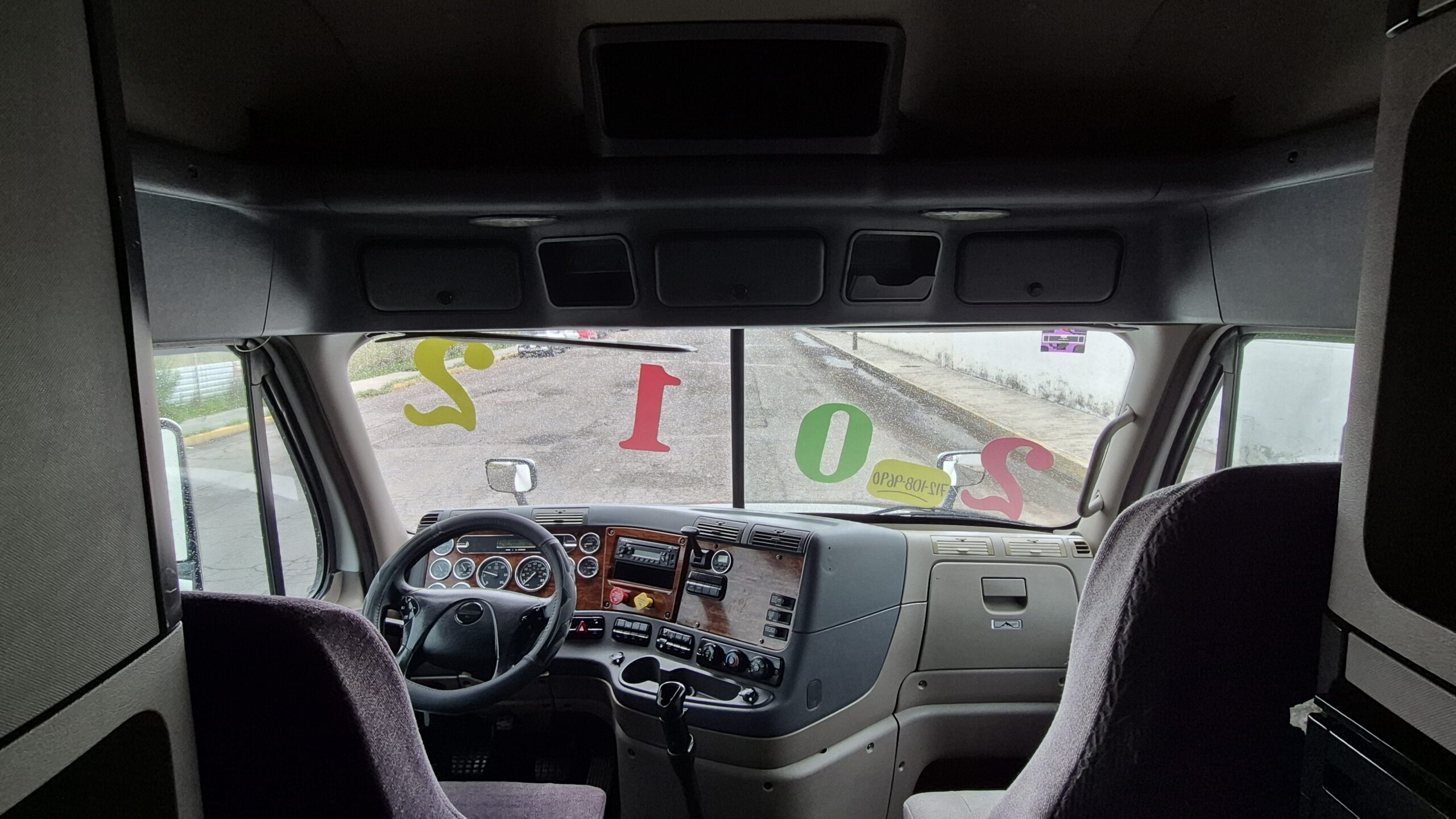 
								2012 Freightliner Cascadia full									